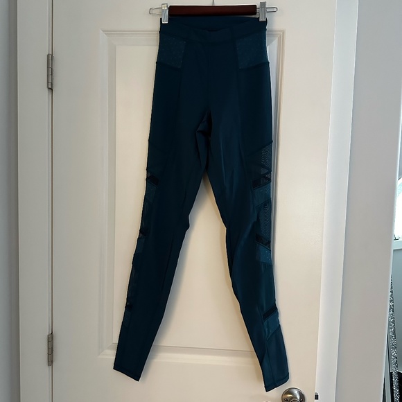 Mesh Zig Zag Lululemon Leggings - Picture 1 of 3